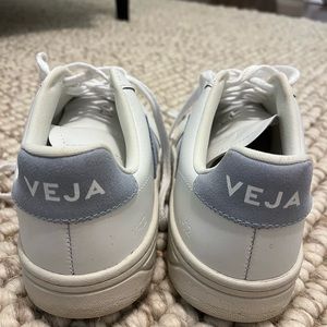 Veja White leather sneakers Size 8